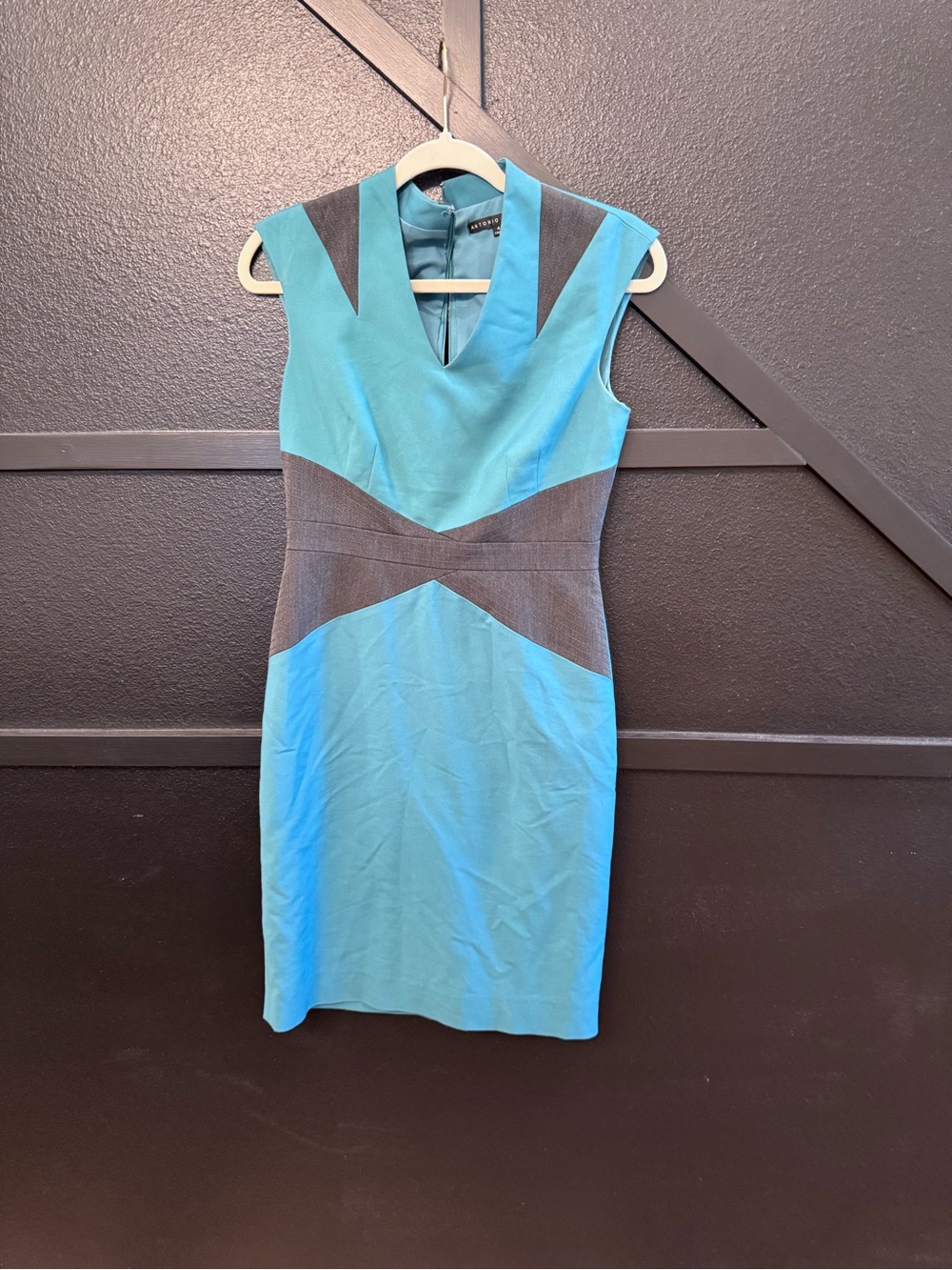 Sleeveless Teal and Gray Colorblock Sheath Dress
